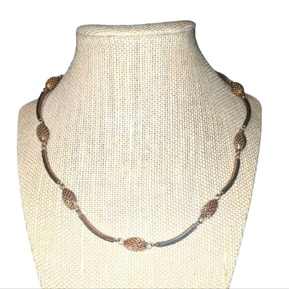 Gold‎ tone vintage necklace and matching earrings🌈5 for $25 - Picture 1 of 6
